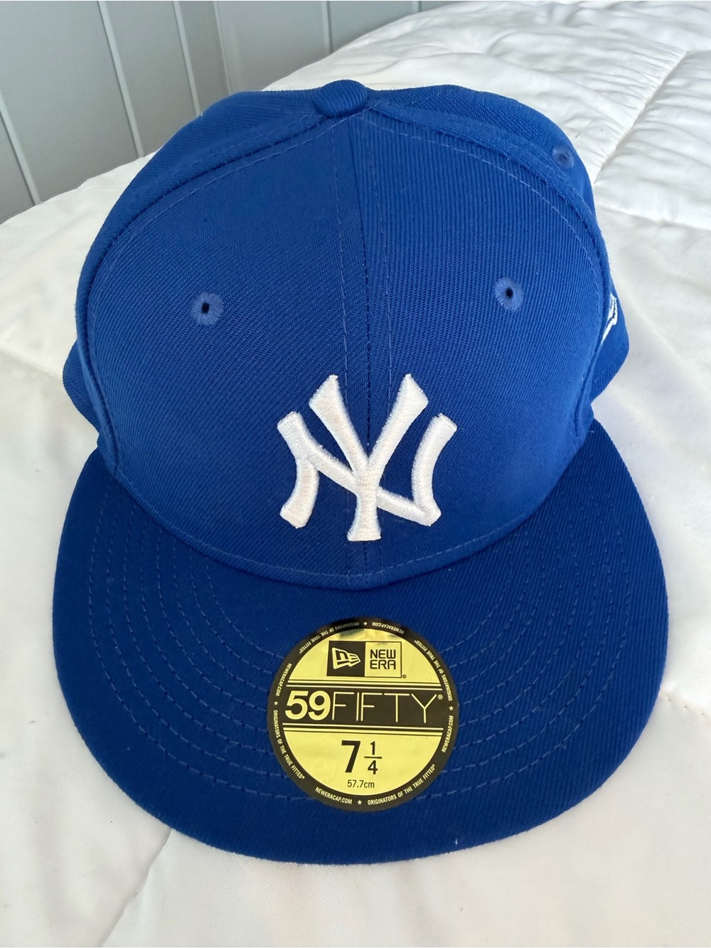 New Era 59FIFTY Royal Blue New York Yankees Fitted Cap . Size 7 1/4